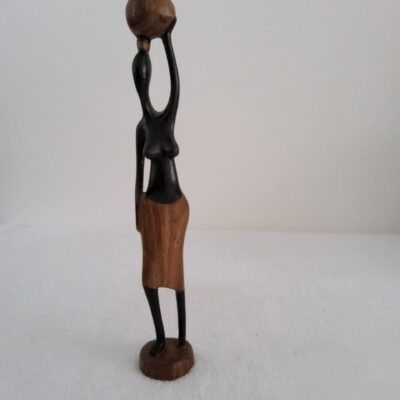 20250131_124507 Sculpture en Bois 38 cm - « Porteuse d’Eau »