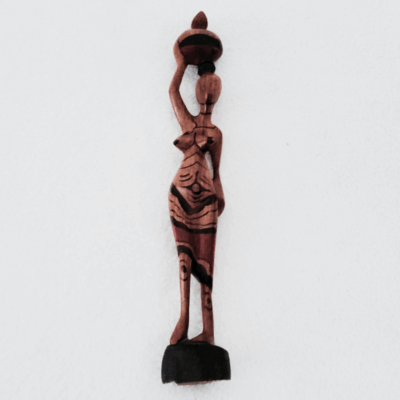 25 Sculpture en Bois Marbré Brun-Rouge 27 à 35 cm - « Porteuse d’Eau »