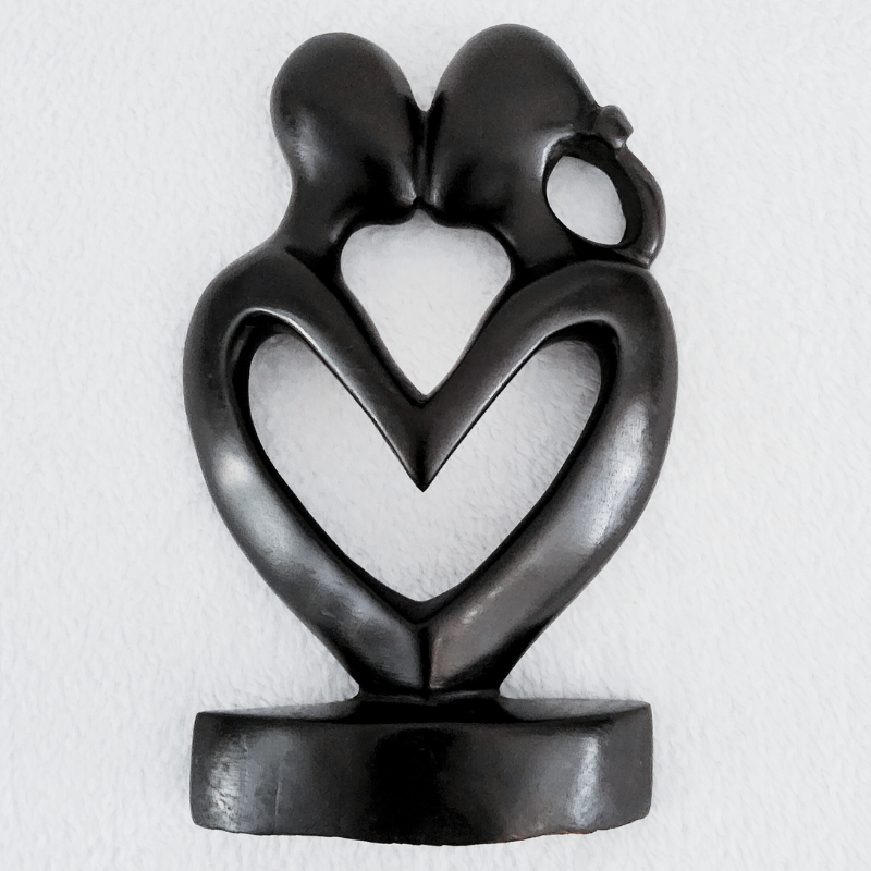 Sculpture en Bois  « Love » – Couple Cœur en Bois Bicolore 20 cm