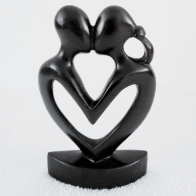 Sculpture en Bois « Love Ébène » – Couple Cœur Noir 21 cm