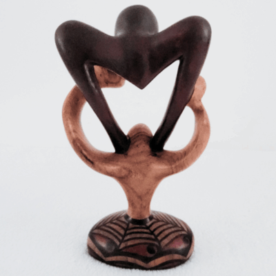 Sculpture en Bois « Family 27 » – Tendresse Parentale en Bois Bicolore 27 cm