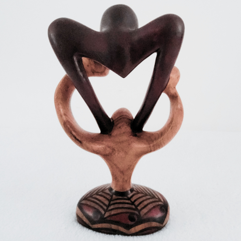 Sculpture en Bois « Family 27 » – Tendresse Parentale en Bois Bicolore 27 cm