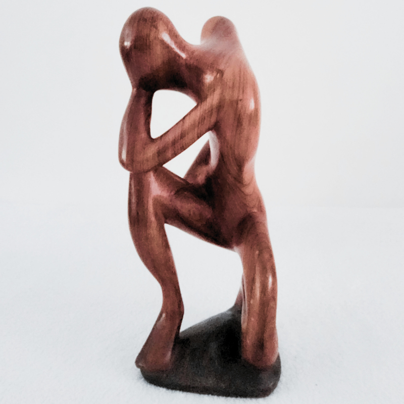 81 Sculpture en Bois - « Le Penseur » – Silhouette Contemplative en Bois 28 cm (orientation gauche)