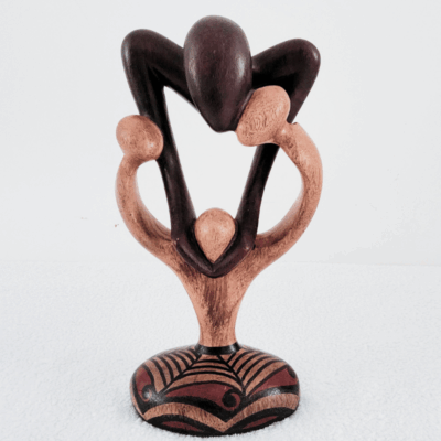 Sculpture en Bois « Family 27 » – Tendresse Parentale en Bois Bicolore 27 cm