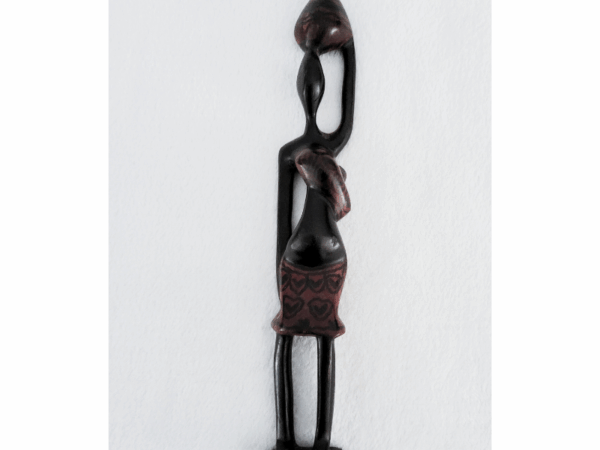 11 Sculpture en Bois 42 cm - « Porteuse d’Eau »