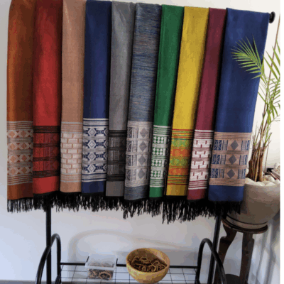 Écharpe Mandjak en Pagne Tissé – L’élégance artisanale du Sénégal