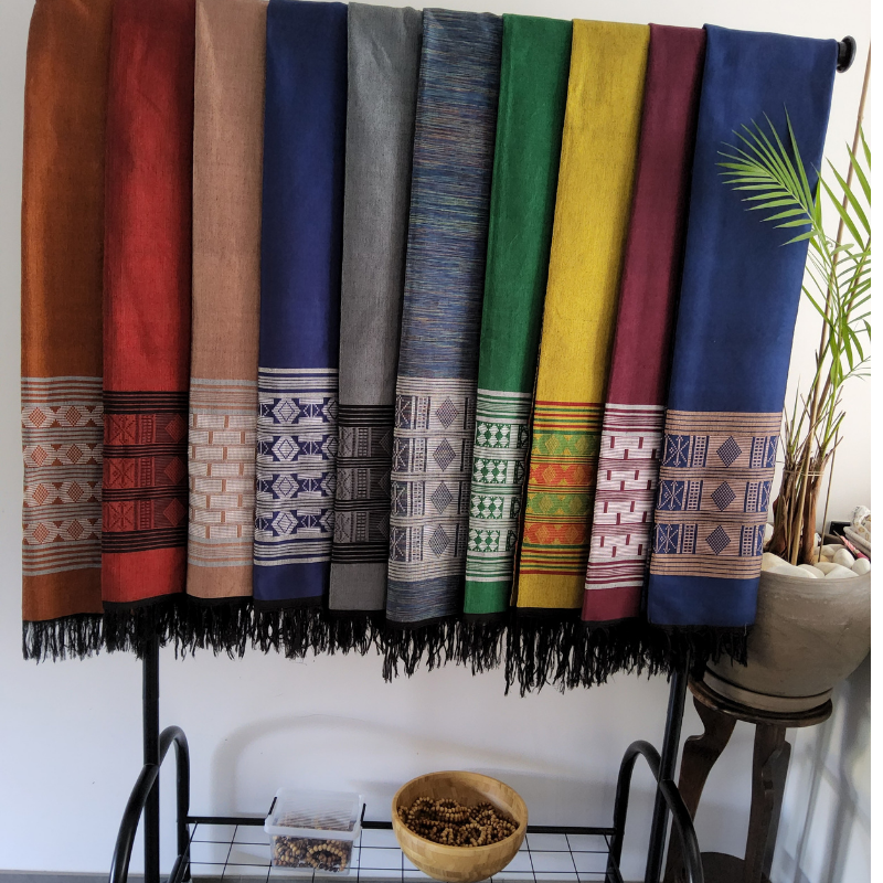 Écharpe Mandjak en Pagne Tissé – L’élégance artisanale du Sénégal