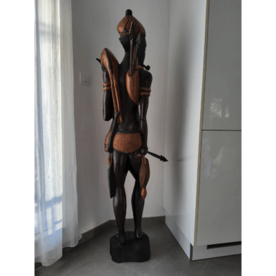 Sculpture Monumentale en Bois « Pa Demba » – Chasseur Protecteur 1,54 m (35 kg)