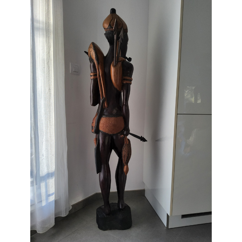 Sculpture Monumentale en Bois « Pa Demba » – Chasseur Protecteur 1,54 m (35 kg)