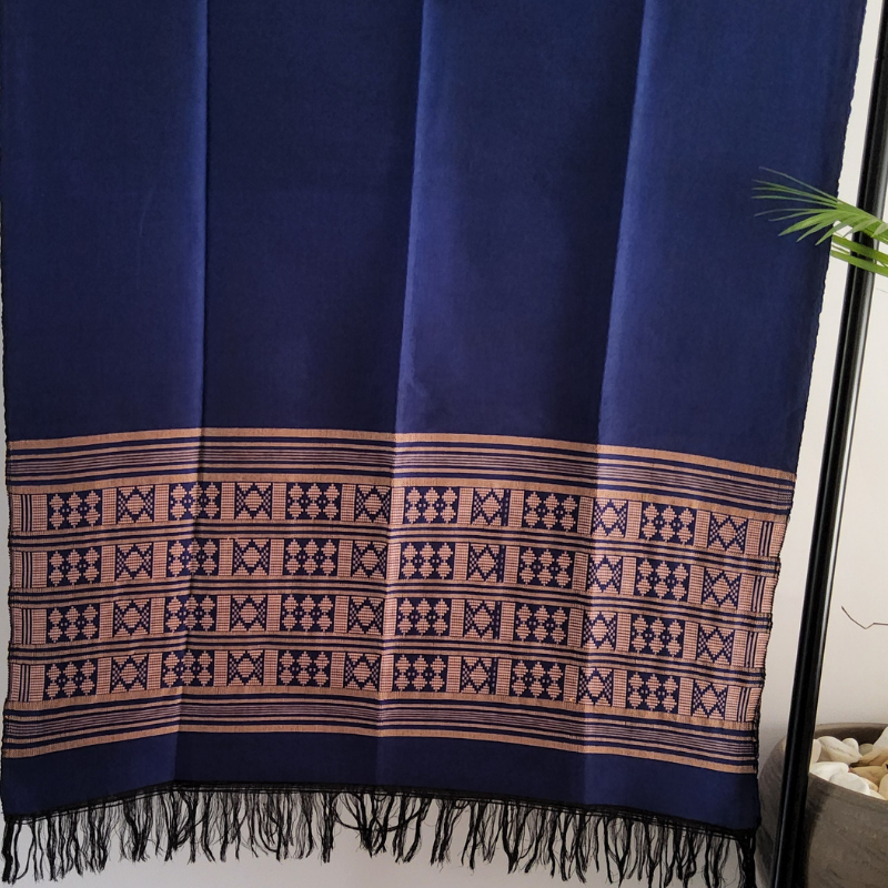 Écharpe Mandjak en Pagne Tissé – L’élégance artisanale du Sénégal