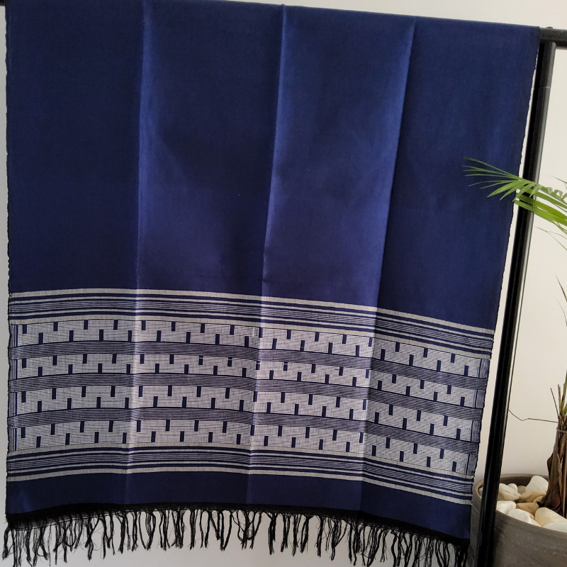 Écharpe Mandjak en Pagne Tissé – L’élégance artisanale du Sénégal