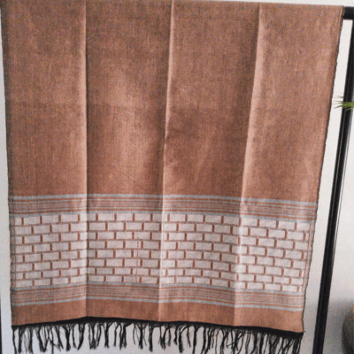 Écharpe Mandjak en Pagne Tissé – L’élégance artisanale du Sénégal