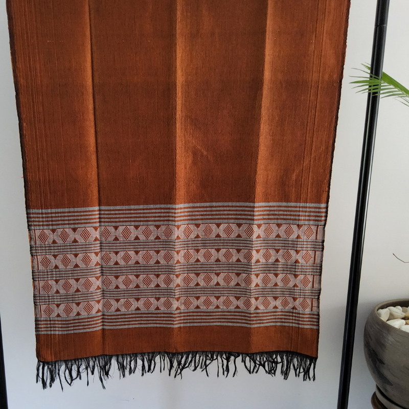 Écharpe Mandjak en Pagne Tissé – L’élégance artisanale du Sénégal