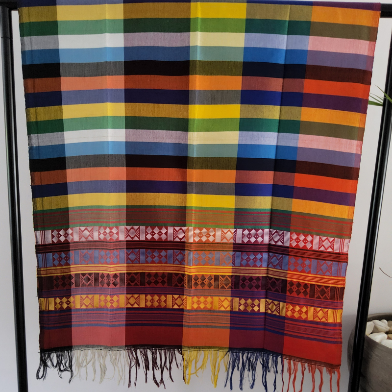 Écharpe Mandjak en Pagne Tissé – L’élégance artisanale du Sénégal