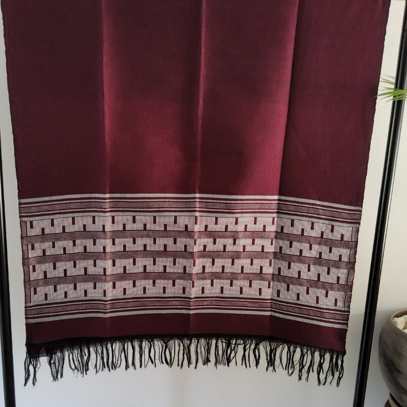 Écharpe Mandjak en Pagne Tissé – L’élégance artisanale du Sénégal