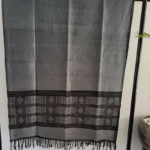 Écharpe Mandjak en Pagne Tissé – L’élégance artisanale du Sénégal