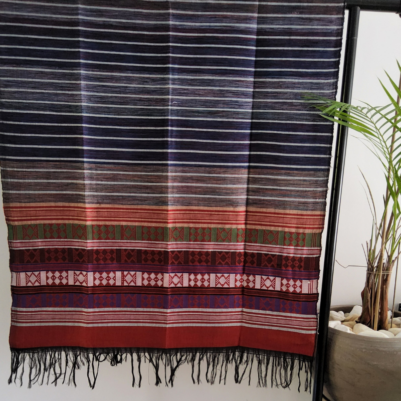 Écharpe Mandjak en Pagne Tissé – L’élégance artisanale du Sénégal