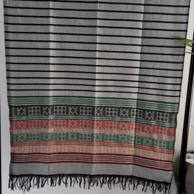 Écharpe Mandjak en Pagne Tissé – L’élégance artisanale du Sénégal