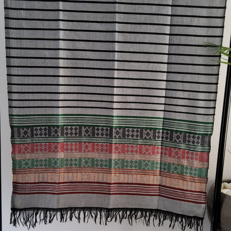 Écharpe Mandjak en Pagne Tissé – L’élégance artisanale du Sénégal