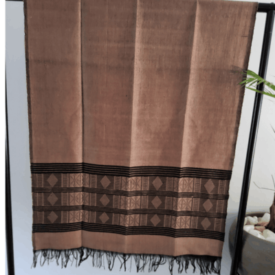 Écharpe Mandjak en Pagne Tissé – L’élégance artisanale du Sénégal