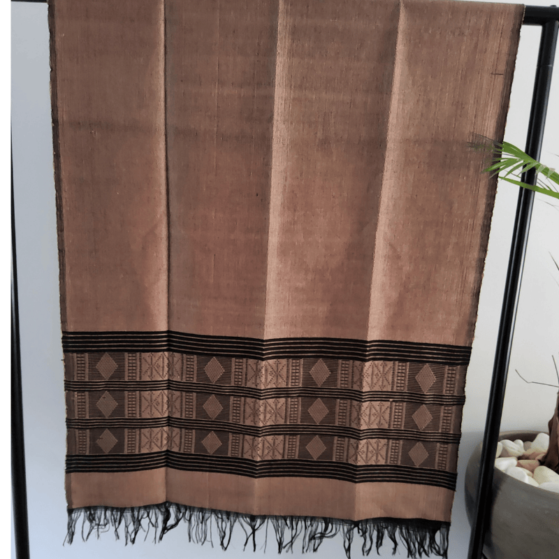 Écharpe Mandjak en Pagne Tissé – L’élégance artisanale du Sénégal