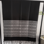 Écharpe Mandjak en Pagne Tissé – L’élégance artisanale du Sénégal