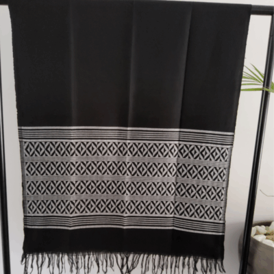 Écharpe Mandjak en Pagne Tissé – L’élégance artisanale du Sénégal