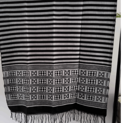 Écharpe Mandjak en Pagne Tissé – L’élégance artisanale du Sénégal