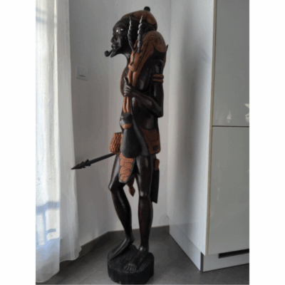 Sculpture Monumentale en Bois « Pa Demba » – Chasseur Protecteur 1,54 m (35 kg)
