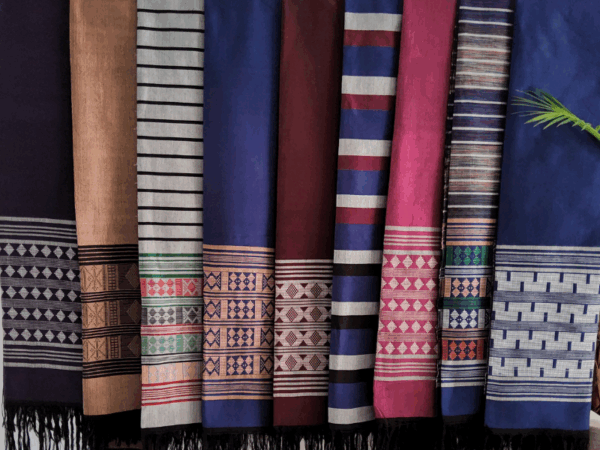 Écharpe Mandjak en Pagne Tissé – L’élégance artisanale du Sénégal