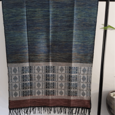 Écharpe Mandjak en Pagne Tissé – L’élégance artisanale du Sénégal