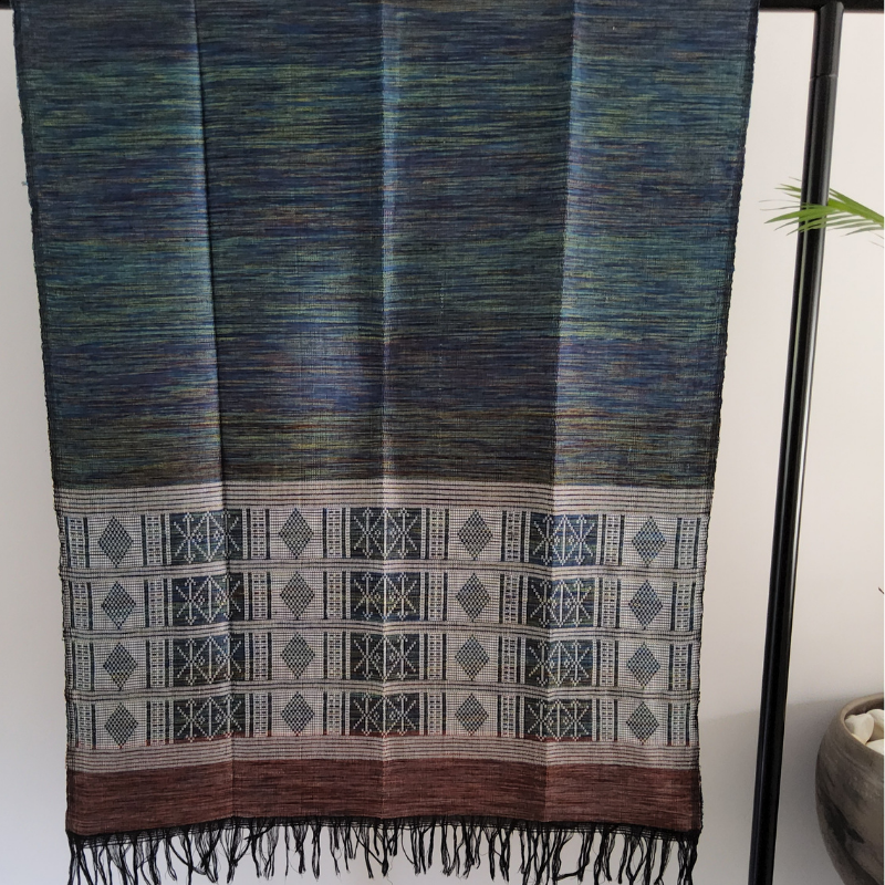 Écharpe Mandjak en Pagne Tissé – L’élégance artisanale du Sénégal