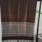 Écharpe Mandjak en Pagne Tissé – L’élégance artisanale du Sénégal