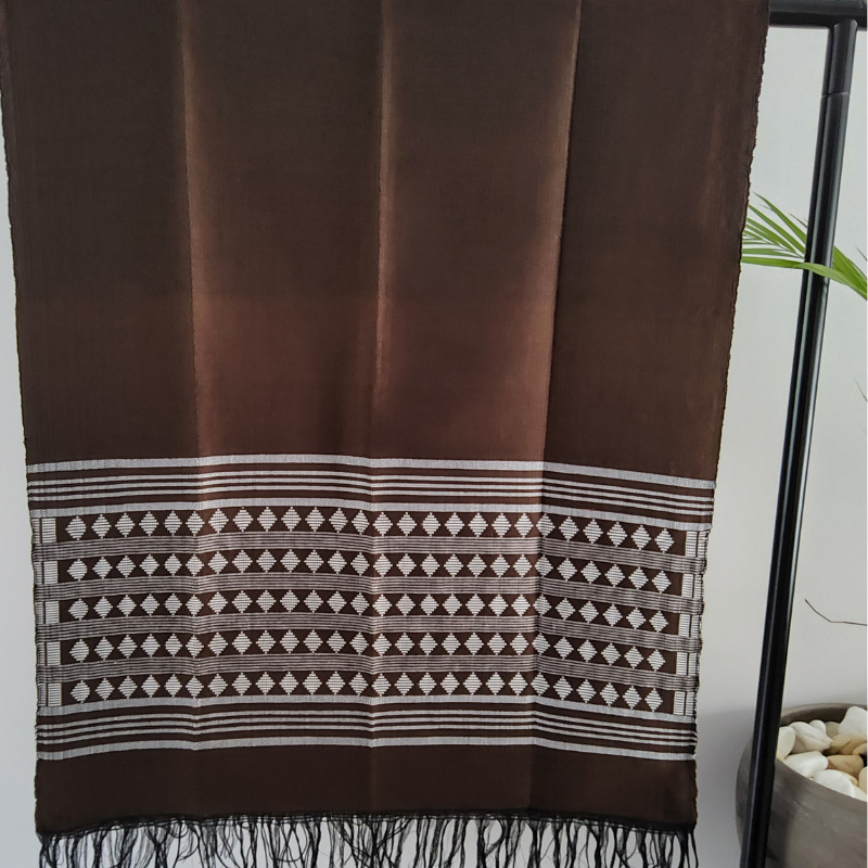 Écharpe Mandjak en Pagne Tissé – L’élégance artisanale du Sénégal