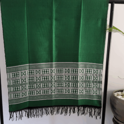 Écharpe Mandjak en Pagne Tissé – L’élégance artisanale du Sénégal