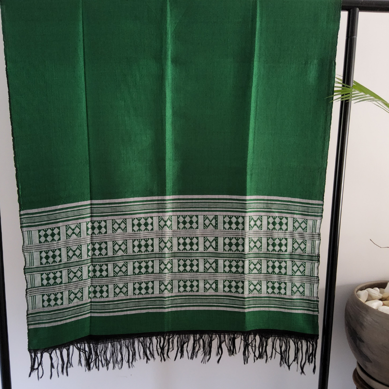 Écharpe Mandjak en Pagne Tissé – L’élégance artisanale du Sénégal