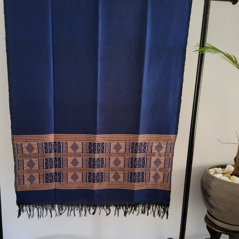 Écharpe Mandjak en Pagne Tissé – L’élégance artisanale du Sénégal